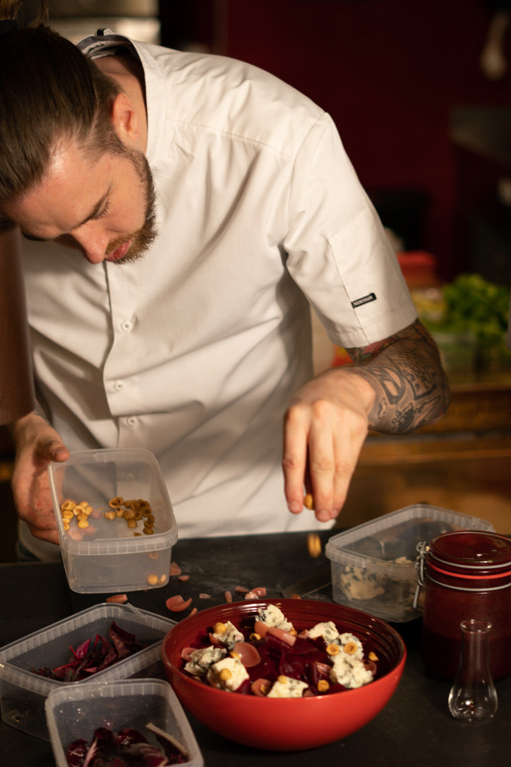 Herzhafter Rote Bete Salat mit Roquefort Käse und Himbeere – goutezboutique Herzhafter Rote Bete Salat mit Roquefort Käse und Himbeere – goutezboutique